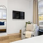 2Br In Times Square Near Restaurants