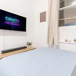 Comfy 2B Near Lga & Subway With Washer & Dryer