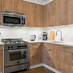 Fabulous 1 Bedroom In The Heart Of Manhattan