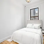 Sun-Filled Brownstone Apt In Prime Chelsea