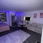 Loft In With All Ameneties Building Best Location In Midtown