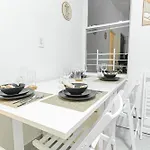 Comfy 2B Near Lga & Subway With Washer & Dryer