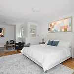 Fully Furnished Ph Duplex With Private Outdoor Space