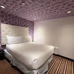 Night Hotel Broadway