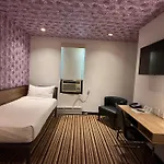 Night Hotel Broadway