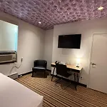 Night Hotel Broadway