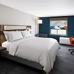 Holiday Inn Express & Suites Bronx - Barnabas Area By Ihg