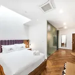 Hotel Landmarked Nyc Townhome - Sleeps 10 -group-friendly