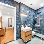 Hotel Landmarked Nyc Townhome - Sleeps 10 -group-friendly *
