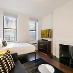 Studio For 2! Heart Of Midtown!