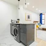 1597-13 I Brand New Studio Prime Upper East W&D