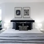 Stylish Nyc Haven Steps To Broadway & Dining