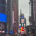 Metropolitan Manhattan * New York