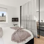 Times Square Studio King Bed Steps To Broadway