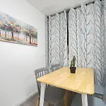 Elegant 3 Bedroom Unit Near Chinatown