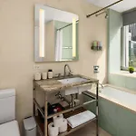 Times Square Studio King Bed Steps To Broadway