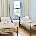 Apartment 15 Minutes From Manhattan 2-bedroom In Lic Astoria Queens *
