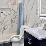 Apartment 15 Minutes From Manhattan 2-bedroom In Lic Astoria Queens New York