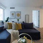 Stylish Nyc Haven Steps To Broadway & Dining Apartment *