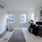 Stylish Nyc Haven Steps To Broadway & Dining Apartment *