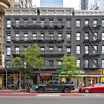 1290-7 New Renovated 2 Bedrooms In Ues Apartment *