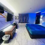 Umbrella Hotel Brooklyn - Newly Renovated