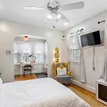 Impeccable 1Br Unit In Brooklyn