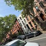 Serene Studio In Brooklyn Heights
