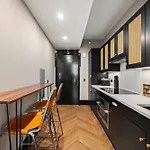 Freeman 401 By Rove Travel - Studio W Shared Amenities