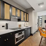 Freeman 401 By Rove Travel - Studio W Shared Amenities