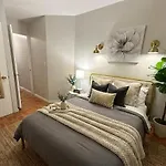 Hudson Crown Apartment New York