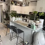 Serene Studio In Brooklyn Heights