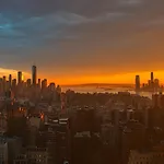 Modern Studio In A Luxury High Rise In The Heart Of Midtown Manhattan