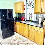 3 Bedrooms Huge Apt In Lic, Very Next To Manhattan