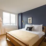 Hells Kitchen 1br W Gym Doorman Lounge Nyc-249 Apartment *