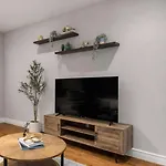 Modern Manhattan Haven Near Everything