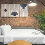 Modern Manhattan Haven Near Everything