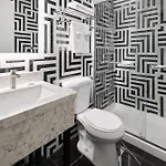 Super 8 By Wyndham Bronx Near Stadium