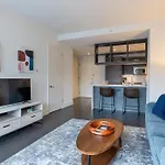 Luxury Apt With Gym & Pool