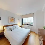 Columbus Square 1 Bedroom W Work Setup By Anyplace - 11623 New York