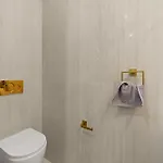 19-7d 2br 1 Bath Luxury East Village *