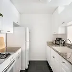 Apartment 43-4d Newly Furnished 2br Full Service 24h Doorman Laundry Gym New York