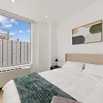 19-7d 2br 1 Bath Luxury East Village * New York