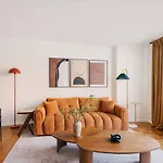 Apartment 43-4d Newly Furnished 2br Full Service 24h Doorman Laundry Gym