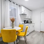 Cozy Units In Prime Location *