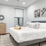 Haven On Bruckner Sprawling 2br W King Bed Fast Wifi 20 Minutes To Times Square Apartment New York