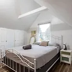Entire 3bdr W/parking, Backyard, Firepit, Bbq * New York