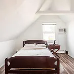 Entire 3bdr W/parking, Backyard, Firepit, Bbq Villa