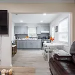 Entire 3bdr W/parking, Backyard, Firepit, Bbq * New York