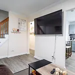 Entire 3bdr W/parking, Backyard, Firepit, Bbq * New York